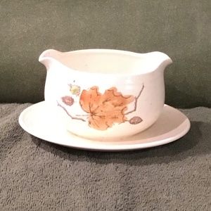 POPPYTRAIL By Metlox WOODLAND GOLD Gravy Boat